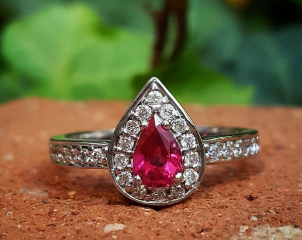 Anel de Formatura ND 10 em Ouro Branco 18K