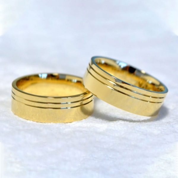 Alianças Quadradas com 2 Frisos - Ouro 18K