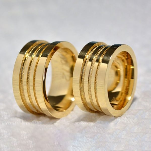 Alianças com Frisos Diamantados e Lateral Alta 10,0mm - Ouro 18K