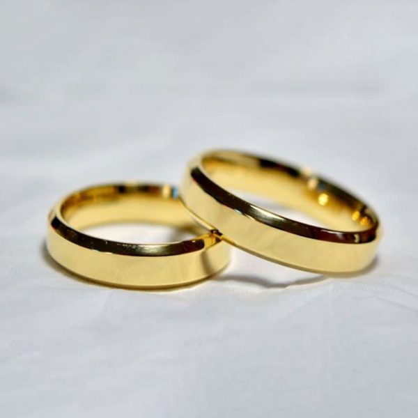 Alianças com Quinas Facetadas 5,0mm - Ouro 18K