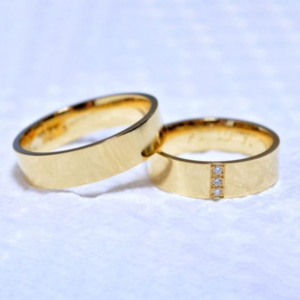 Alianças com Diamantes Verticais 5,0mm - Ouro 18K