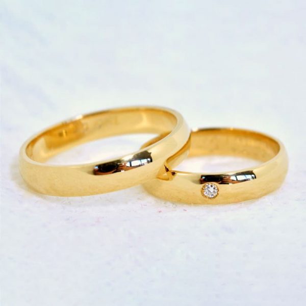 Alianças Tradicionais com Diamante - Ouro 18K